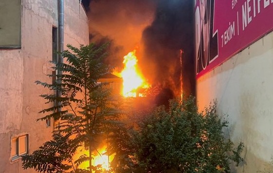 İstanbul Kadıköy'de bir binada patlama!